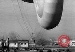 Standbild barrage Ballon United States USA, 1943, aus Sekunde 32 historischem Filmmaterial Videoclip 65675069451