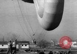Standbild barrage Ballon United States USA, 1943, aus Sekunde 33 historischem Filmmaterial Videoclip 65675069451