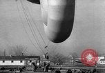 Standbild barrage Ballon United States USA, 1943, aus Sekunde 37 historischem Filmmaterial Videoclip 65675069451