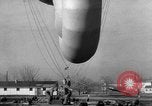 Standbild barrage Ballon United States USA, 1943, aus Sekunde 38 historischem Filmmaterial Videoclip 65675069451