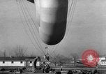 Standbild barrage Ballon United States USA, 1943, aus Sekunde 39 historischem Filmmaterial Videoclip 65675069451
