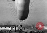 Standbild barrage Ballon United States USA, 1943, aus Sekunde 40 historischem Filmmaterial Videoclip 65675069451