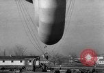 Standbild barrage Ballon United States USA, 1943, aus Sekunde 41 historischem Filmmaterial Videoclip 65675069451