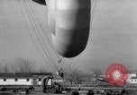 Standbild barrage Ballon United States USA, 1943, aus Sekunde 42 historischem Filmmaterial Videoclip 65675069451