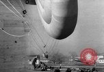 Standbild barrage Ballon United States USA, 1943, aus Sekunde 47 historischem Filmmaterial Videoclip 65675069451