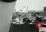 Image cérémonie de baptême Bremerton Washington USA, 1940, de la seconde 14 séquences d'archives historiques vidéo 65675069454
