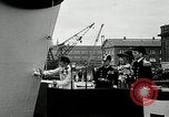 Image cérémonie de baptême Bremerton Washington USA, 1940, de la seconde 19 séquences d'archives historiques vidéo 65675069454
