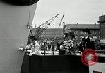 Image cérémonie de baptême Bremerton Washington USA, 1940, de la seconde 21 séquences d'archives historiques vidéo 65675069454