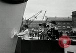 Image cérémonie de baptême Bremerton Washington USA, 1940, de la seconde 23 séquences d'archives historiques vidéo 65675069454
