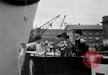 Image cérémonie de baptême Bremerton Washington USA, 1940, de la seconde 24 séquences d'archives historiques vidéo 65675069454