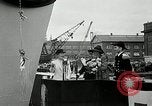 Image cérémonie de baptême Bremerton Washington USA, 1940, de la seconde 25 séquences d'archives historiques vidéo 65675069454