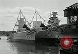 Image cérémonie de baptême Bremerton Washington USA, 1940, de la seconde 29 séquences d'archives historiques vidéo 65675069454