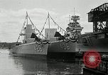 Image cérémonie de baptême Bremerton Washington USA, 1940, de la seconde 30 séquences d'archives historiques vidéo 65675069454