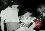 Immagine di Baby gorilla Anacortes Washington USA, 1951, secondo 1 filmato di repertorio 65675069469