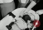 Immagine di Baby gorilla Anacortes Washington USA, 1951, secondo 6 filmato di repertorio 65675069469