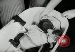 Immagine di Baby gorilla Anacortes Washington USA, 1951, secondo 7 filmato di repertorio 65675069469