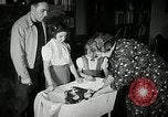 Immagine di Baby gorilla Anacortes Washington USA, 1951, secondo 13 filmato di repertorio 65675069469
