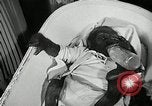 Immagine di Baby gorilla Anacortes Washington USA, 1951, secondo 20 filmato di repertorio 65675069469