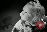 Immagine di Baby gorilla Anacortes Washington USA, 1951, secondo 21 filmato di repertorio 65675069469