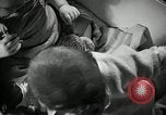 Immagine di Baby gorilla Anacortes Washington USA, 1951, secondo 26 filmato di repertorio 65675069469