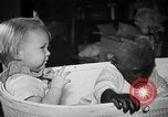 Immagine di Baby gorilla Anacortes Washington USA, 1951, secondo 27 filmato di repertorio 65675069469