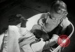 Immagine di Baby gorilla Anacortes Washington USA, 1951, secondo 31 filmato di repertorio 65675069469