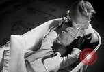 Immagine di Baby gorilla Anacortes Washington USA, 1951, secondo 32 filmato di repertorio 65675069469