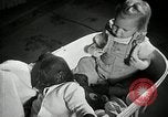 Immagine di Baby gorilla Anacortes Washington USA, 1951, secondo 37 filmato di repertorio 65675069469