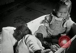 Immagine di Baby gorilla Anacortes Washington USA, 1951, secondo 38 filmato di repertorio 65675069469