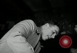 Immagine di Baby gorilla Anacortes Washington USA, 1951, secondo 50 filmato di repertorio 65675069469