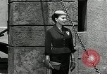 Immagine di Costumi di visualizzazione Universal City California USA, 1954, secondo 15 filmato di repertorio 65675069474
