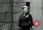 Immagine di Costumi di visualizzazione Universal City California USA, 1954, secondo 17 filmato di repertorio 65675069474