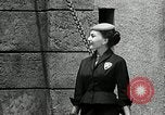 Immagine di Costumi di visualizzazione Universal City California USA, 1954, secondo 18 filmato di repertorio 65675069474