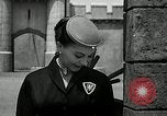 Immagine di Costumi di visualizzazione Universal City California USA, 1954, secondo 26 filmato di repertorio 65675069474
