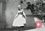 Immagine di Costumi di visualizzazione Universal City California USA, 1954, secondo 35 filmato di repertorio 65675069474