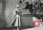 Immagine di Costumi di visualizzazione Universal City California USA, 1954, secondo 38 filmato di repertorio 65675069474