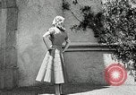 Immagine di Costumi di visualizzazione Universal City California USA, 1954, secondo 40 filmato di repertorio 65675069474