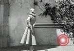 Immagine di Costumi di visualizzazione Universal City California USA, 1954, secondo 41 filmato di repertorio 65675069474