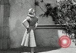 Immagine di Costumi di visualizzazione Universal City California USA, 1954, secondo 42 filmato di repertorio 65675069474