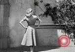 Immagine di Costumi di visualizzazione Universal City California USA, 1954, secondo 43 filmato di repertorio 65675069474