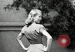 Immagine di Costumi di visualizzazione Universal City California USA, 1954, secondo 44 filmato di repertorio 65675069474