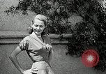 Immagine di Costumi di visualizzazione Universal City California USA, 1954, secondo 46 filmato di repertorio 65675069474