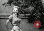 Immagine di Costumi di visualizzazione Universal City California USA, 1954, secondo 47 filmato di repertorio 65675069474