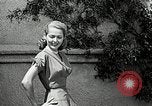 Immagine di Costumi di visualizzazione Universal City California USA, 1954, secondo 48 filmato di repertorio 65675069474