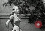 Immagine di Costumi di visualizzazione Universal City California USA, 1954, secondo 49 filmato di repertorio 65675069474