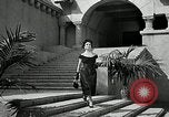 Immagine di Costumi di visualizzazione Universal City California USA, 1954, secondo 50 filmato di repertorio 65675069474