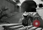 Immagine di Costumi di visualizzazione Universal City California USA, 1954, secondo 51 filmato di repertorio 65675069474