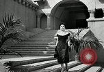 Immagine di Costumi di visualizzazione Universal City California USA, 1954, secondo 52 filmato di repertorio 65675069474