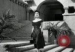 Immagine di Costumi di visualizzazione Universal City California USA, 1954, secondo 55 filmato di repertorio 65675069474