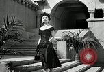 Immagine di Costumi di visualizzazione Universal City California USA, 1954, secondo 56 filmato di repertorio 65675069474